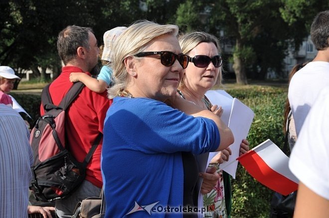 Ostrołęczanie uczcili pamięć poległych w Powstaniu Warszawskim [01.08.2013] - zdjęcie #32 - eOstroleka.pl