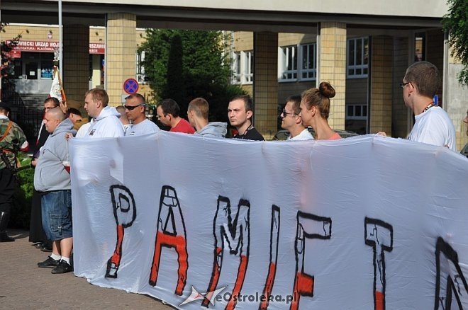 Ostrołęczanie uczcili pamięć poległych w Powstaniu Warszawskim [01.08.2013] - zdjęcie #34 - eOstroleka.pl