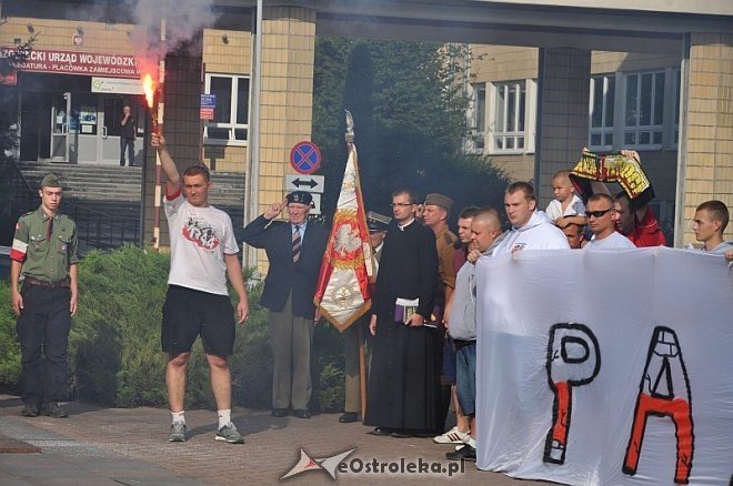 Ostrołęczanie uczcili pamięć poległych w Powstaniu Warszawskim [01.08.2013] - zdjęcie #32 - eOstroleka.pl
