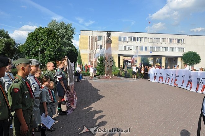 Ostrołęczanie uczcili pamięć poległych w Powstaniu Warszawskim [01.08.2013] - zdjęcie #30 - eOstroleka.pl