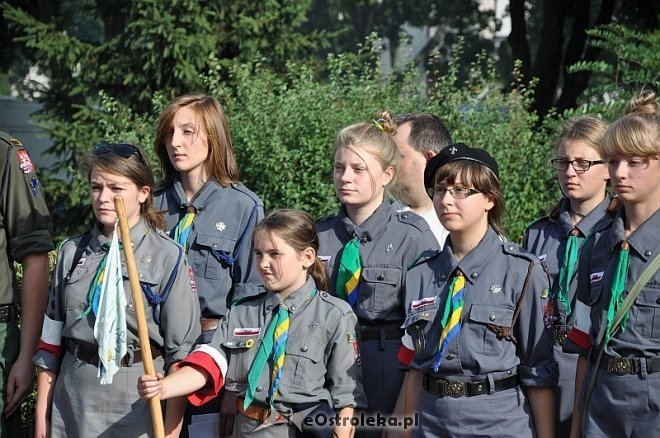 Ostrołęczanie uczcili pamięć poległych w Powstaniu Warszawskim [01.08.2013] - zdjęcie #26 - eOstroleka.pl