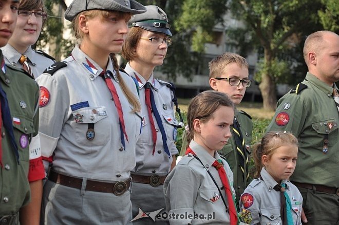 Ostrołęczanie uczcili pamięć poległych w Powstaniu Warszawskim [01.08.2013] - zdjęcie #24 - eOstroleka.pl