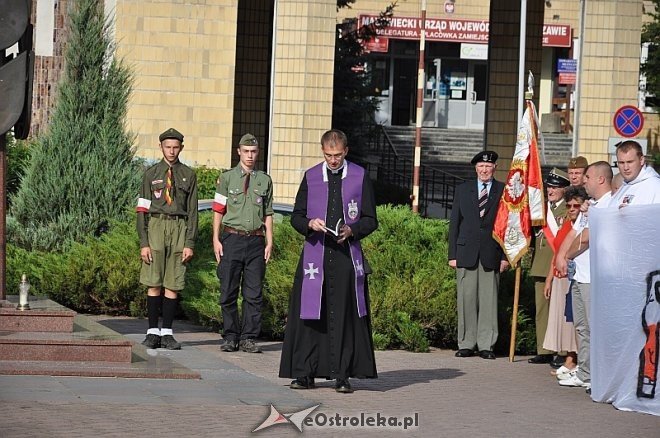 Ostrołęczanie uczcili pamięć poległych w Powstaniu Warszawskim [01.08.2013] - zdjęcie #15 - eOstroleka.pl