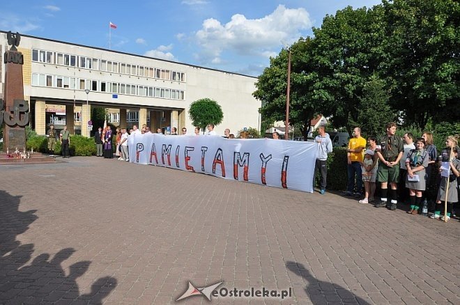 Ostrołęczanie uczcili pamięć poległych w Powstaniu Warszawskim [01.08.2013] - zdjęcie #68 - eOstroleka.pl