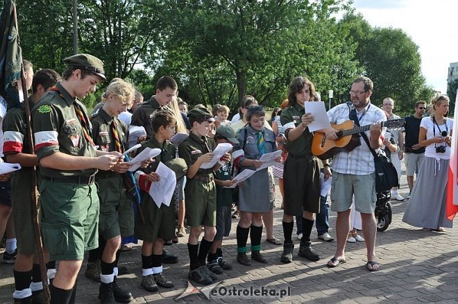 Ostrołęczanie uczcili pamięć poległych w Powstaniu Warszawskim [01.08.2013] - zdjęcie #7 - eOstroleka.pl