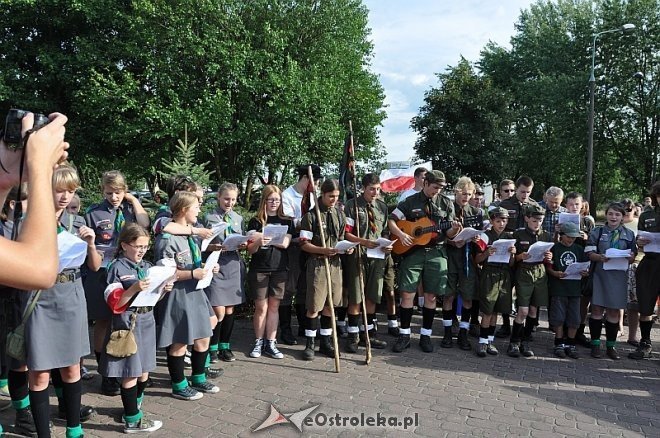 Ostrołęczanie uczcili pamięć poległych w Powstaniu Warszawskim [01.08.2013] - zdjęcie #3 - eOstroleka.pl