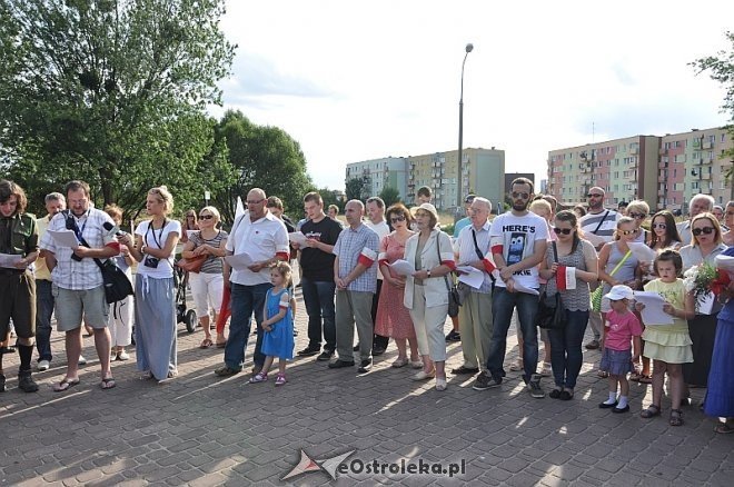 Ostrołęczanie uczcili pamięć poległych w Powstaniu Warszawskim [01.08.2013] - zdjęcie #22 - eOstroleka.pl
