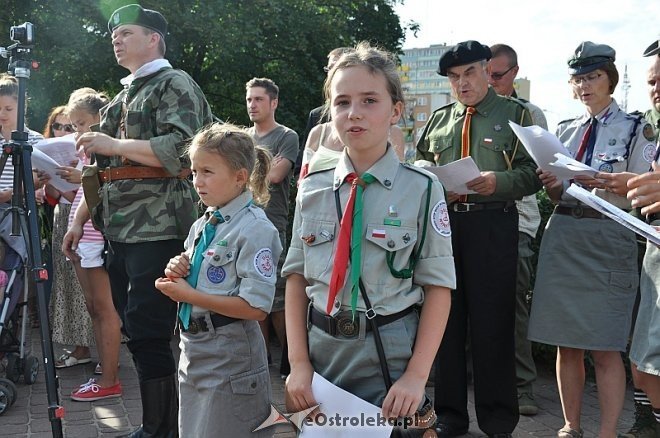 Ostrołęczanie uczcili pamięć poległych w Powstaniu Warszawskim [01.08.2013] - zdjęcie #18 - eOstroleka.pl