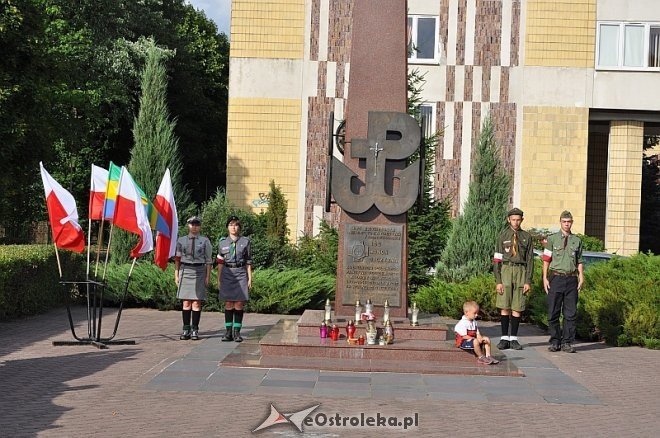 Ostrołęczanie uczcili pamięć poległych w Powstaniu Warszawskim [01.08.2013] - zdjęcie #67 - eOstroleka.pl