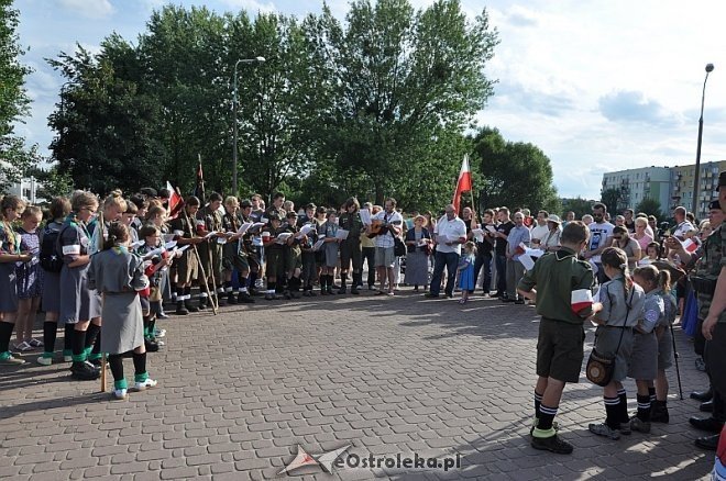 Ostrołęczanie uczcili pamięć poległych w Powstaniu Warszawskim [01.08.2013] - zdjęcie #71 - eOstroleka.pl