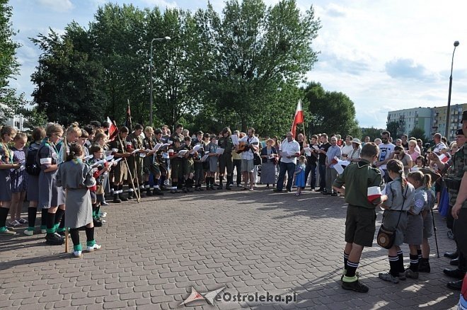 Ostrołęczanie uczcili pamięć poległych w Powstaniu Warszawskim [01.08.2013] - zdjęcie #12 - eOstroleka.pl