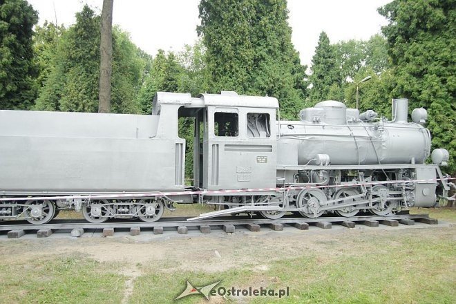 Zabytkowa lokomotywa nabiera blasku [02.08.2013] - zdjęcie #3 - eOstroleka.pl
