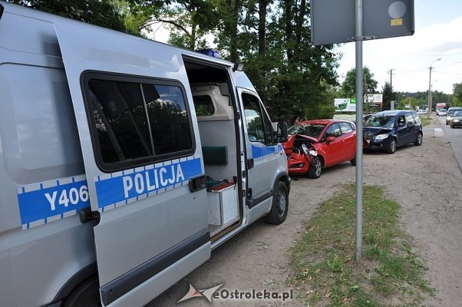 Kolizja na ul.Stacha Konwy [16.08.2013] - zdjęcie #13 - eOstroleka.pl