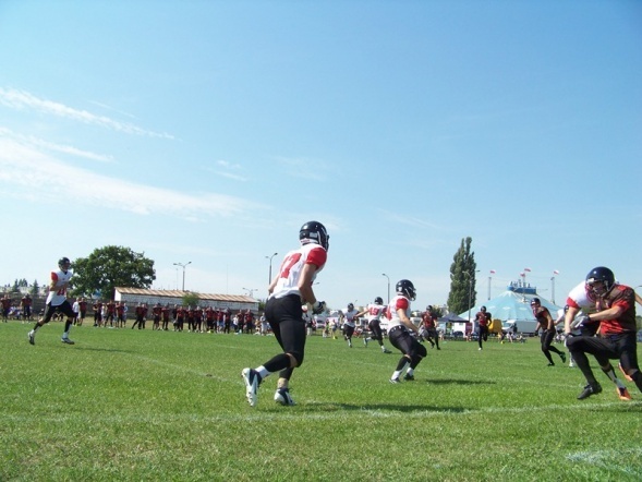 Polska Liga Futbolu Amerykańskiego: KFA KURPIE - Crusaders Warszawa B (18.08.2013) - zdjęcie #7 - eOstroleka.pl