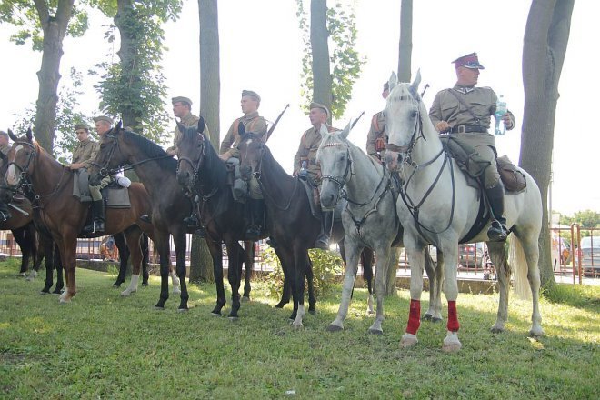Uroczystości Patriotyczne „W Hołdzie Marynarzom i Ułanom Poległym na Ziemi Rzekuńskiej w 1920 Roku” [18.08.2013] - zdjęcie #75 - eOstroleka.pl