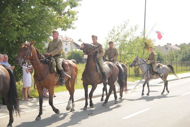Uroczystości Patriotyczne „W Hołdzie Marynarzom i Ułanom Poległym na Ziemi Rzekuńskiej w 1920 Roku” [18.08.2013] - zdjęcie #51 - eOstroleka.pl