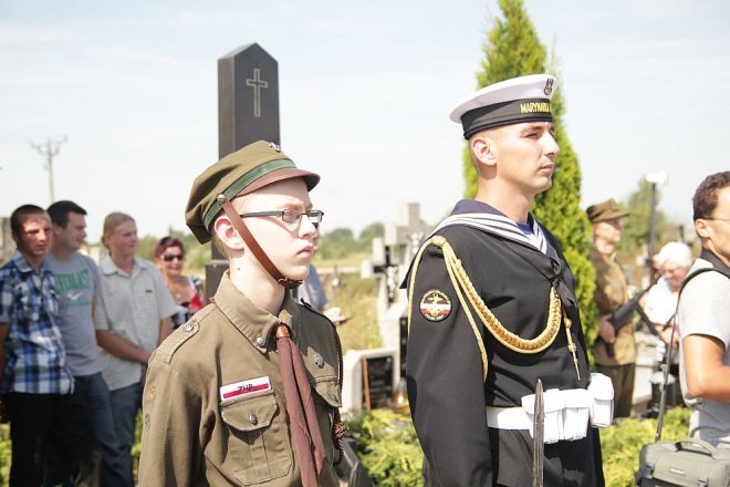 Uroczystości Patriotyczne „W Hołdzie Marynarzom i Ułanom Poległym na Ziemi Rzekuńskiej w 1920 Roku” [18.08.2013] - zdjęcie #37 - eOstroleka.pl