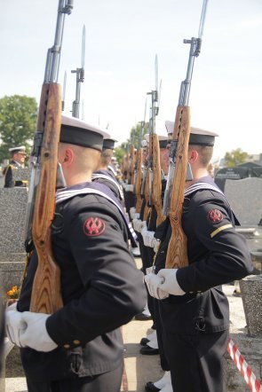 Uroczystości Patriotyczne „W Hołdzie Marynarzom i Ułanom Poległym na Ziemi Rzekuńskiej w 1920 Roku” [18.08.2013] - zdjęcie #25 - eOstroleka.pl
