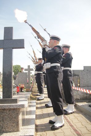 Uroczystości Patriotyczne „W Hołdzie Marynarzom i Ułanom Poległym na Ziemi Rzekuńskiej w 1920 Roku” [18.08.2013] - zdjęcie #23 - eOstroleka.pl