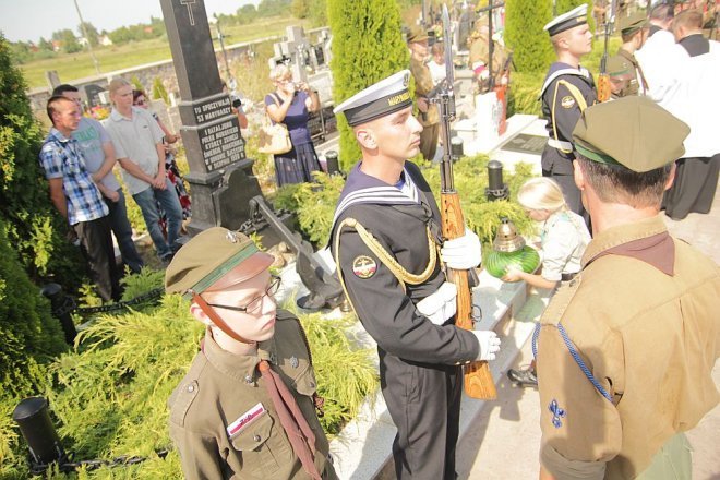 Uroczystości Patriotyczne „W Hołdzie Marynarzom i Ułanom Poległym na Ziemi Rzekuńskiej w 1920 Roku” [18.08.2013] - zdjęcie #22 - eOstroleka.pl