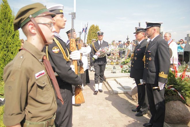 Uroczystości Patriotyczne „W Hołdzie Marynarzom i Ułanom Poległym na Ziemi Rzekuńskiej w 1920 Roku” [18.08.2013] - zdjęcie #21 - eOstroleka.pl