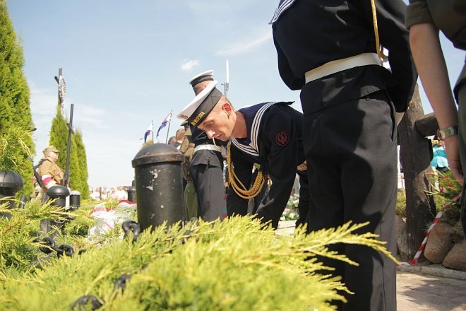 Uroczystości Patriotyczne „W Hołdzie Marynarzom i Ułanom Poległym na Ziemi Rzekuńskiej w 1920 Roku” [18.08.2013] - zdjęcie #16 - eOstroleka.pl