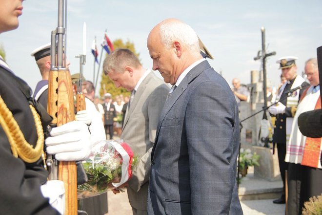 Uroczystości Patriotyczne „W Hołdzie Marynarzom i Ułanom Poległym na Ziemi Rzekuńskiej w 1920 Roku” [18.08.2013] - zdjęcie #12 - eOstroleka.pl