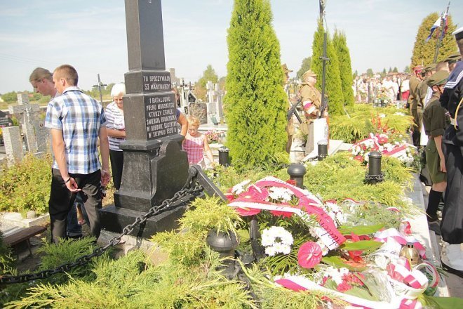 Uroczystości Patriotyczne „W Hołdzie Marynarzom i Ułanom Poległym na Ziemi Rzekuńskiej w 1920 Roku” [18.08.2013] - zdjęcie #3 - eOstroleka.pl