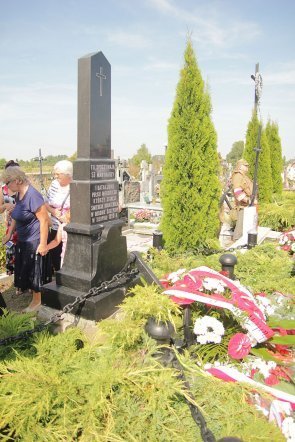 Uroczystości Patriotyczne „W Hołdzie Marynarzom i Ułanom Poległym na Ziemi Rzekuńskiej w 1920 Roku” [18.08.2013] - zdjęcie #2 - eOstroleka.pl