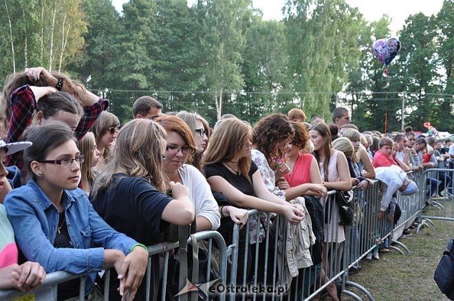 Formacja Nieżywych Schabuff i Happysad na zakończenie Miodobrania 2013 [26.08.2013] - zdjęcie #221 - eOstroleka.pl