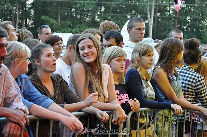 Formacja Nieżywych Schabuff i Happysad na zakończenie Miodobrania 2013 [26.08.2013] - zdjęcie #202 - eOstroleka.pl