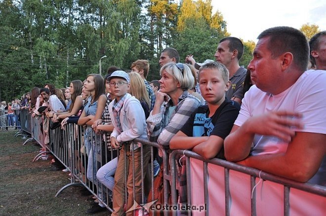 Formacja Nieżywych Schabuff i Happysad na zakończenie Miodobrania 2013 [26.08.2013] - zdjęcie #42 - eOstroleka.pl