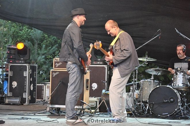 Formacja Nieżywych Schabuff i Happysad na zakończenie Miodobrania 2013 [26.08.2013] - zdjęcie #50 - eOstroleka.pl