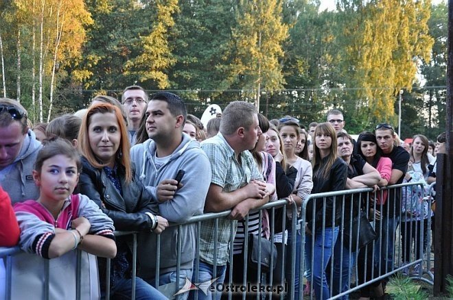 Formacja Nieżywych Schabuff i Happysad na zakończenie Miodobrania 2013 [26.08.2013] - zdjęcie #69 - eOstroleka.pl