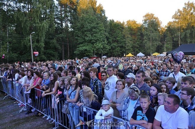 Formacja Nieżywych Schabuff i Happysad na zakończenie Miodobrania 2013 [26.08.2013] - zdjęcie #73 - eOstroleka.pl