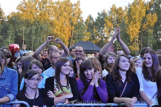 Formacja Nieżywych Schabuff i Happysad na zakończenie Miodobrania 2013 [26.08.2013] - zdjęcie #52 - eOstroleka.pl