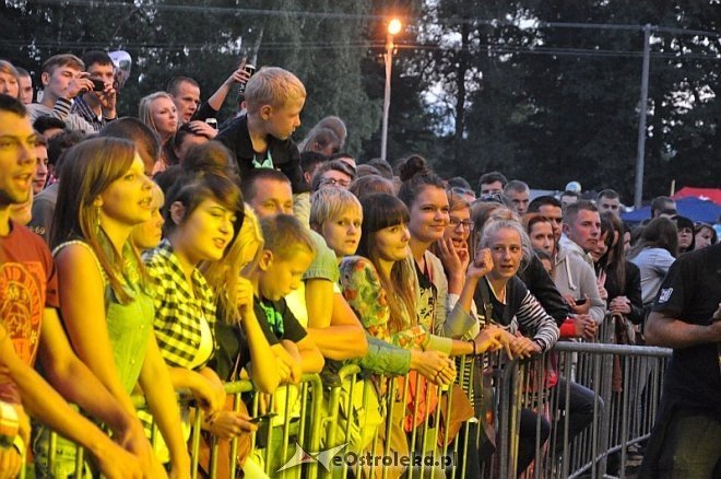 Formacja Nieżywych Schabuff i Happysad na zakończenie Miodobrania 2013 [26.08.2013] - zdjęcie #64 - eOstroleka.pl