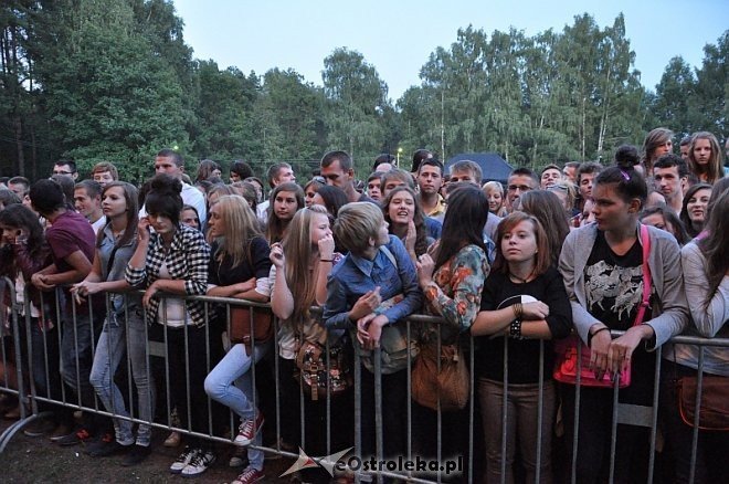 Formacja Nieżywych Schabuff i Happysad na zakończenie Miodobrania 2013 [26.08.2013] - zdjęcie #72 - eOstroleka.pl