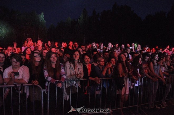 Formacja Nieżywych Schabuff i Happysad na zakończenie Miodobrania 2013 [26.08.2013] - zdjęcie #86 - eOstroleka.pl