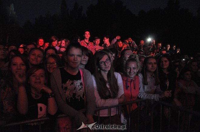 Formacja Nieżywych Schabuff i Happysad na zakończenie Miodobrania 2013 [26.08.2013] - zdjęcie #91 - eOstroleka.pl