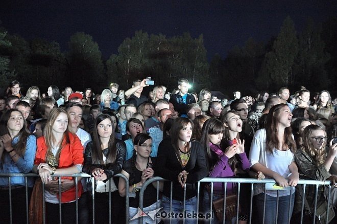 Formacja Nieżywych Schabuff i Happysad na zakończenie Miodobrania 2013 [26.08.2013] - zdjęcie #98 - eOstroleka.pl