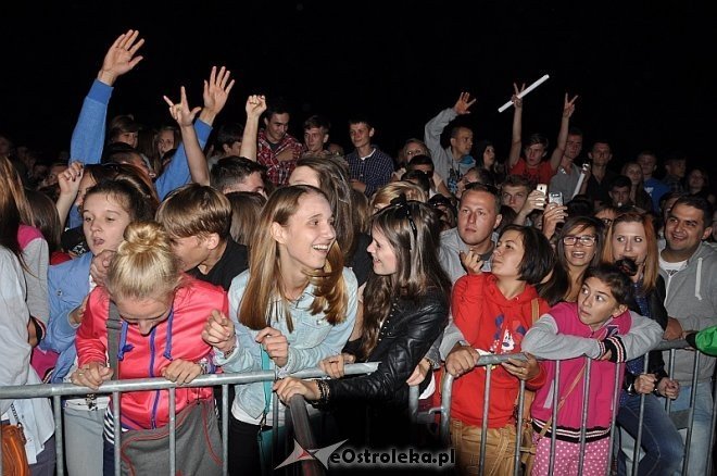 Formacja Nieżywych Schabuff i Happysad na zakończenie Miodobrania 2013 [26.08.2013] - zdjęcie #107 - eOstroleka.pl