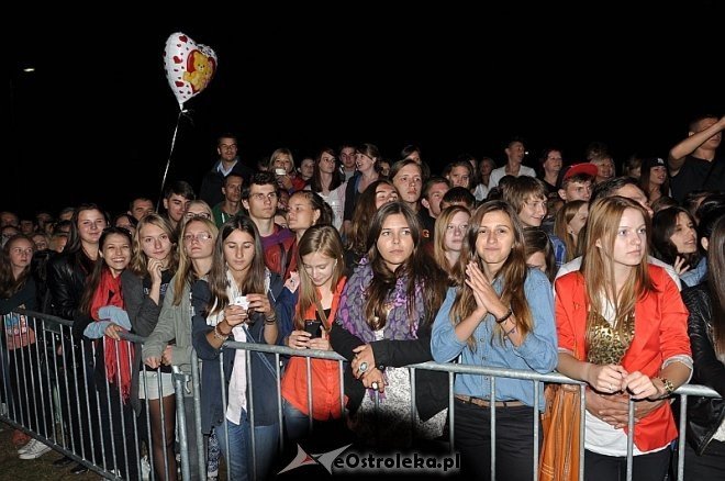 Formacja Nieżywych Schabuff i Happysad na zakończenie Miodobrania 2013 [26.08.2013] - zdjęcie #109 - eOstroleka.pl