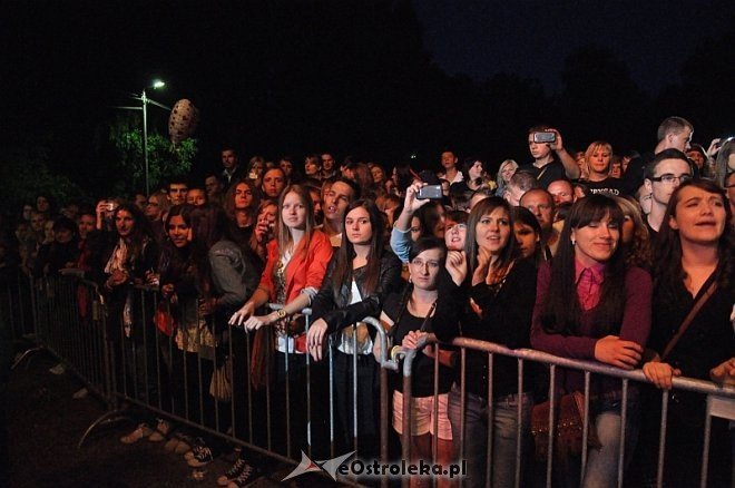 Formacja Nieżywych Schabuff i Happysad na zakończenie Miodobrania 2013 [26.08.2013] - zdjęcie #111 - eOstroleka.pl