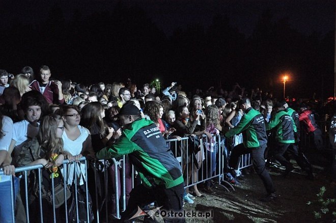 Formacja Nieżywych Schabuff i Happysad na zakończenie Miodobrania 2013 [26.08.2013] - zdjęcie #122 - eOstroleka.pl