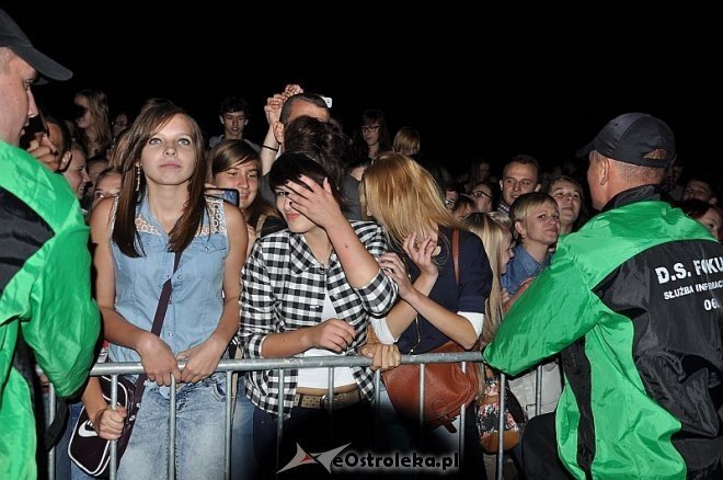 Formacja Nieżywych Schabuff i Happysad na zakończenie Miodobrania 2013 [26.08.2013] - zdjęcie #128 - eOstroleka.pl