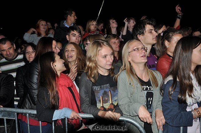 Formacja Nieżywych Schabuff i Happysad na zakończenie Miodobrania 2013 [26.08.2013] - zdjęcie #127 - eOstroleka.pl