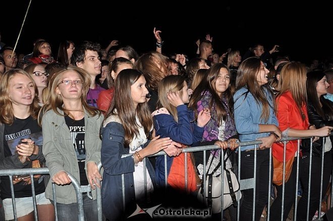 Formacja Nieżywych Schabuff i Happysad na zakończenie Miodobrania 2013 [26.08.2013] - zdjęcie #129 - eOstroleka.pl