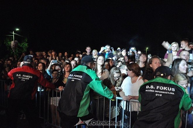 Formacja Nieżywych Schabuff i Happysad na zakończenie Miodobrania 2013 [26.08.2013] - zdjęcie #150 - eOstroleka.pl