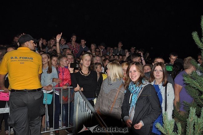 Formacja Nieżywych Schabuff i Happysad na zakończenie Miodobrania 2013 [26.08.2013] - zdjęcie #164 - eOstroleka.pl